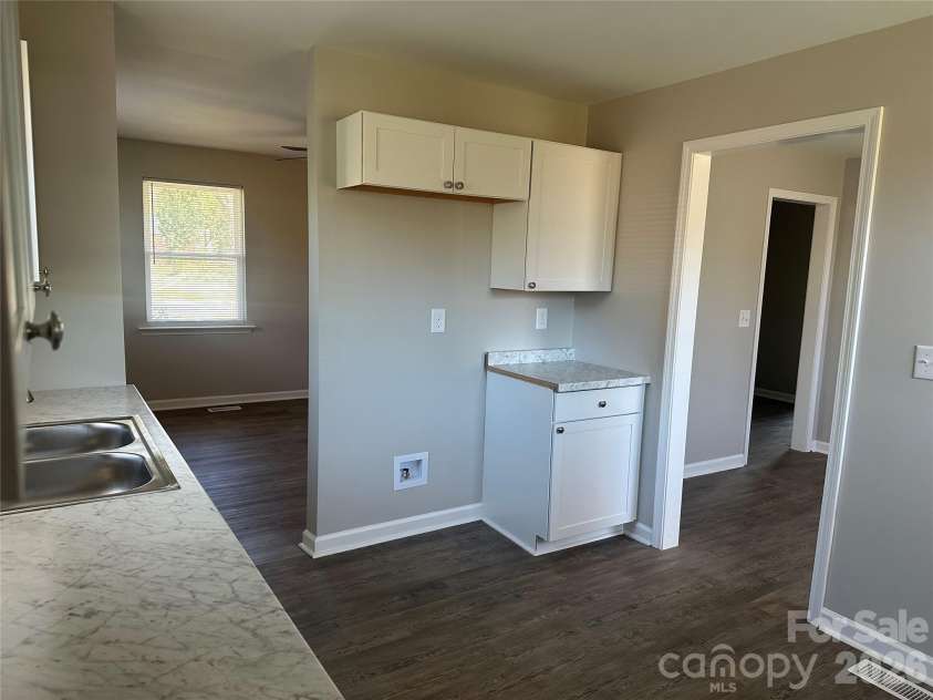 509 Skipwith Place, Charlotte, NC 28217.  MLS# CAR4362610, YatesRealty ID 9060. 