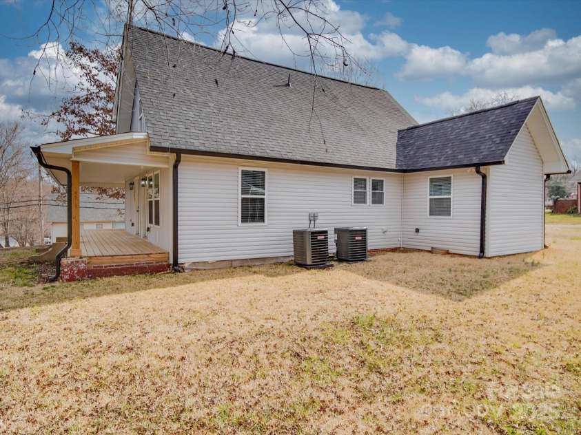 903 West End Avenue, Statesville, NC 28677.  MLS# CAR4225795, YatesRealty ID 9060. 