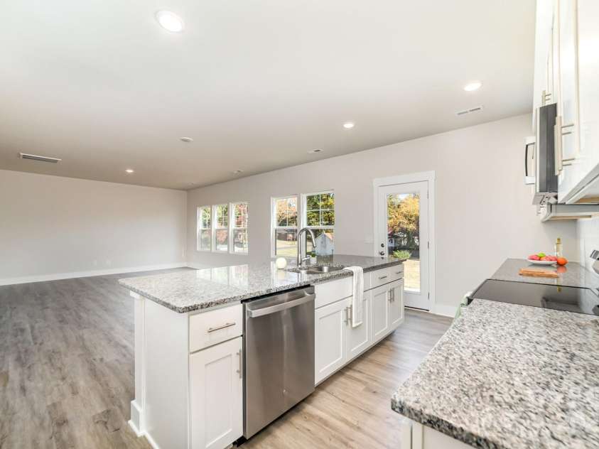 107 Silverwood Court, Mooresville, NC 28115.  MLS# CAR4320107, YatesRealty ID 9061. Kitchen