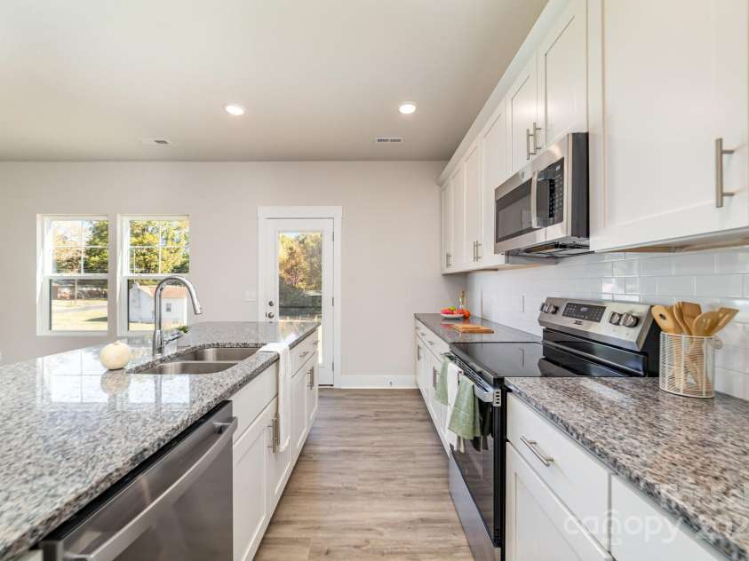 107 Silverwood Court, Mooresville, NC 28115.  MLS# CAR4320107, YatesRealty ID 9061. Kitchen