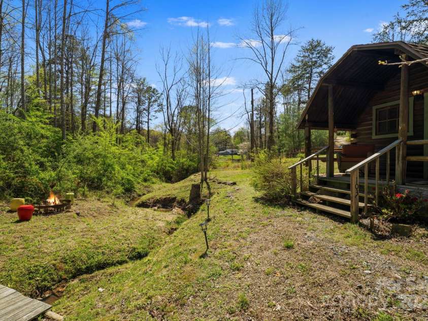111 Moonlight Pines Trail, Asheville, NC 28804.  MLS# CAR4251368, YatesRealty ID 9062. 