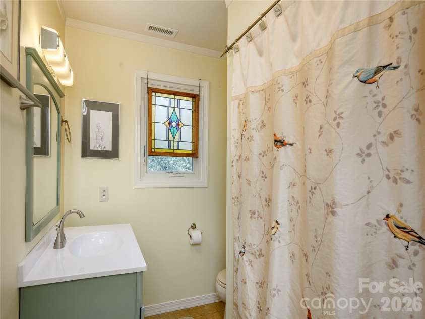 54 Bear Rock Loop Road, Hendersonville, NC 28739.  MLS# CAR4361191, YatesRealty ID 9062. Guest Bathroom