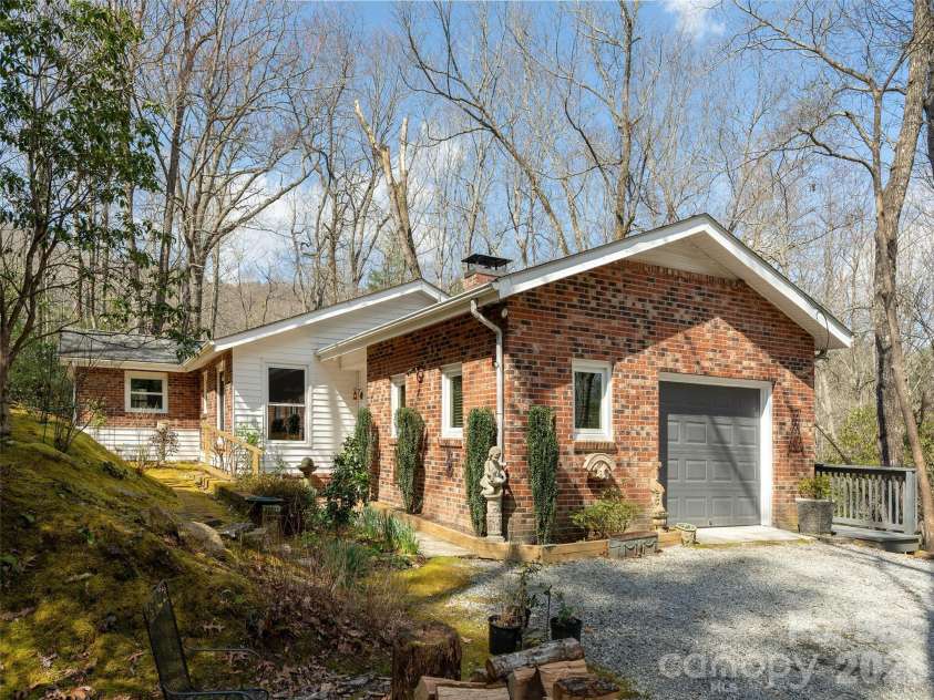54 Bear Rock Loop Road, Hendersonville, NC 28739.  MLS# CAR4361191, YatesRealty ID 9062. Single Car Garage and large Driveway