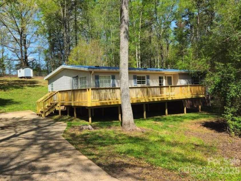 3325 Stony Brook Circle, Newton, NC 28658.  MLS# CAR4244724, YatesRealty ID 9063. 