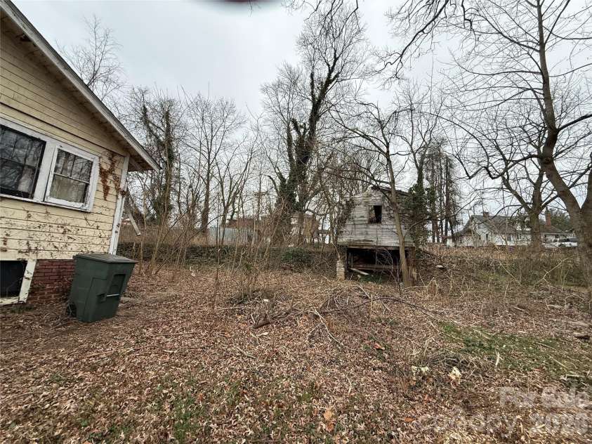24 Dysart Street, Asheville, NC 28806.  MLS# CAR4339961, YatesRealty ID 9064. 