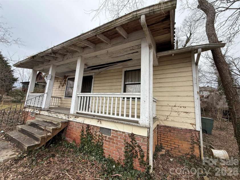 24 Dysart Street, Asheville, NC 28806.  MLS# CAR4339961, YatesRealty ID 9064. 