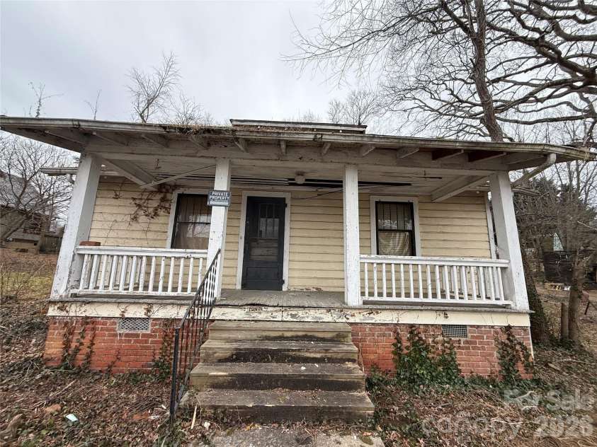 24 Dysart Street, Asheville, NC 28806.  MLS# CAR4339961, YatesRealty ID 9064. 