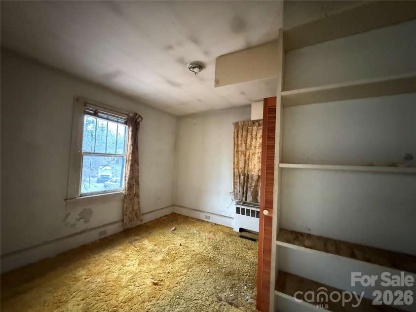 24 Dysart Street, Asheville, NC 28806.  MLS# CAR4339961, YatesRealty ID 9064. 