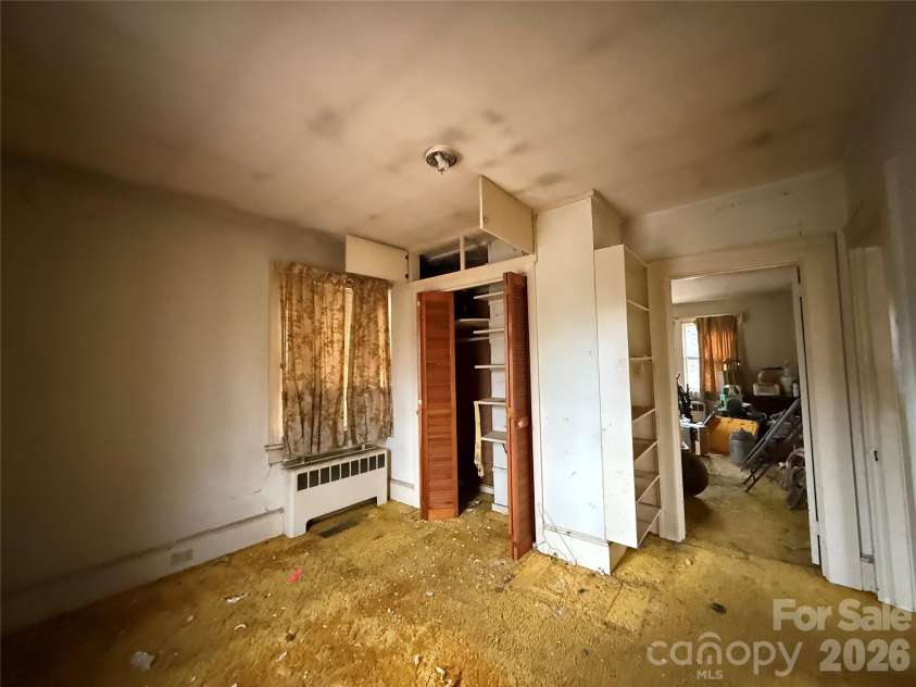24 Dysart Street, Asheville, NC 28806.  MLS# CAR4339961, YatesRealty ID 9064. 