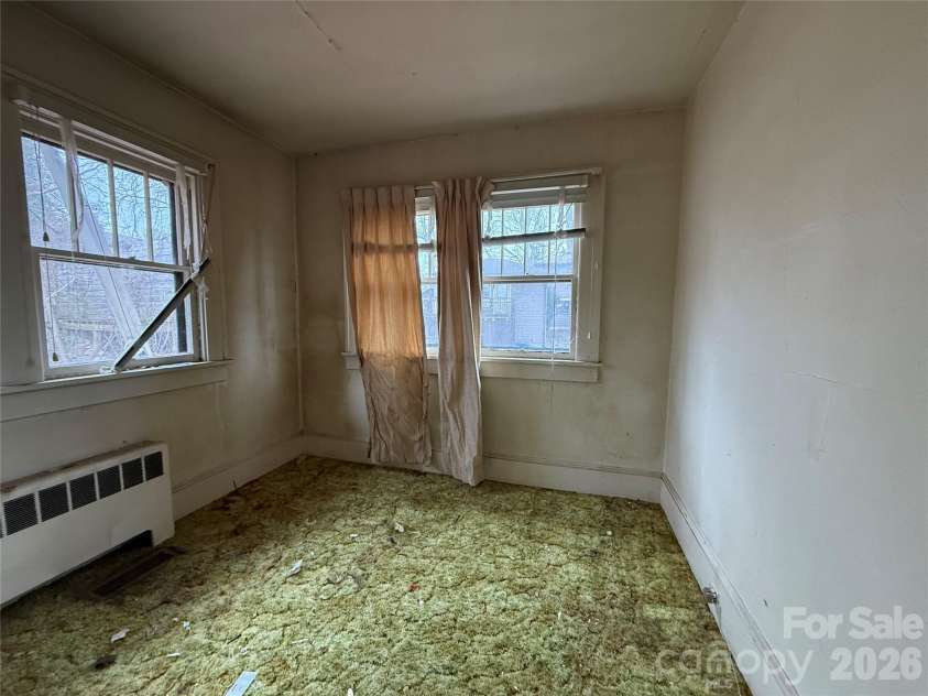 24 Dysart Street, Asheville, NC 28806.  MLS# CAR4339961, YatesRealty ID 9064. 