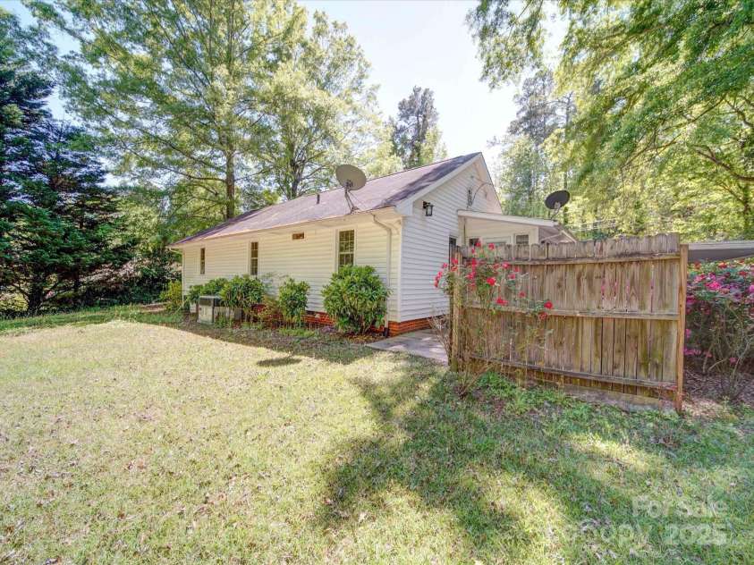 610 Pine Lane, Wadesboro, NC 28170.  MLS# CAR4249314, YatesRealty ID 9064. 