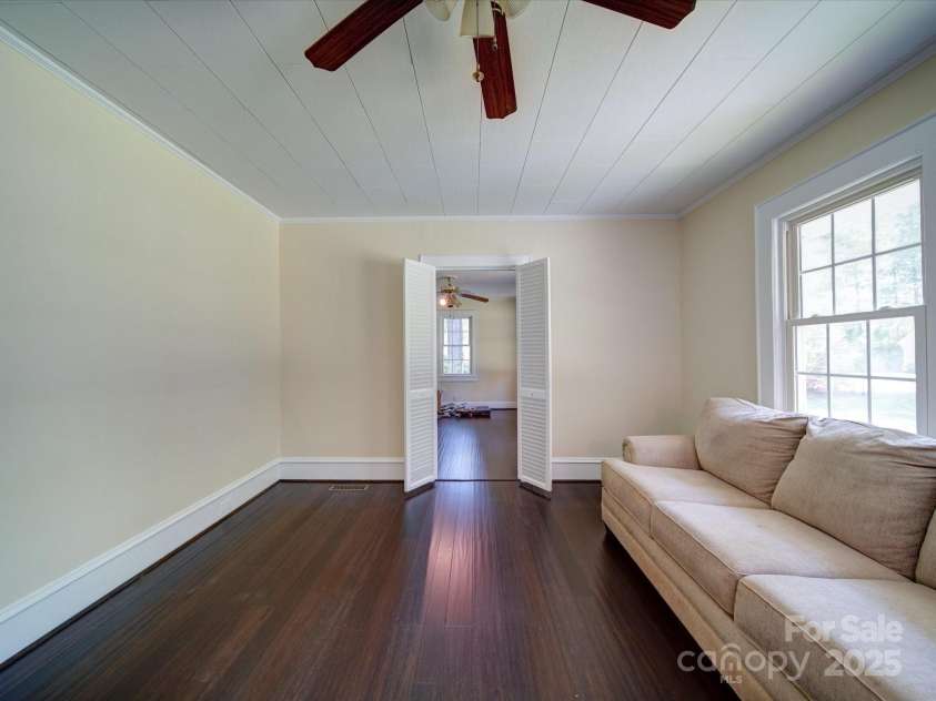 610 Pine Lane, Wadesboro, NC 28170.  MLS# CAR4249314, YatesRealty ID 9064. Living Room