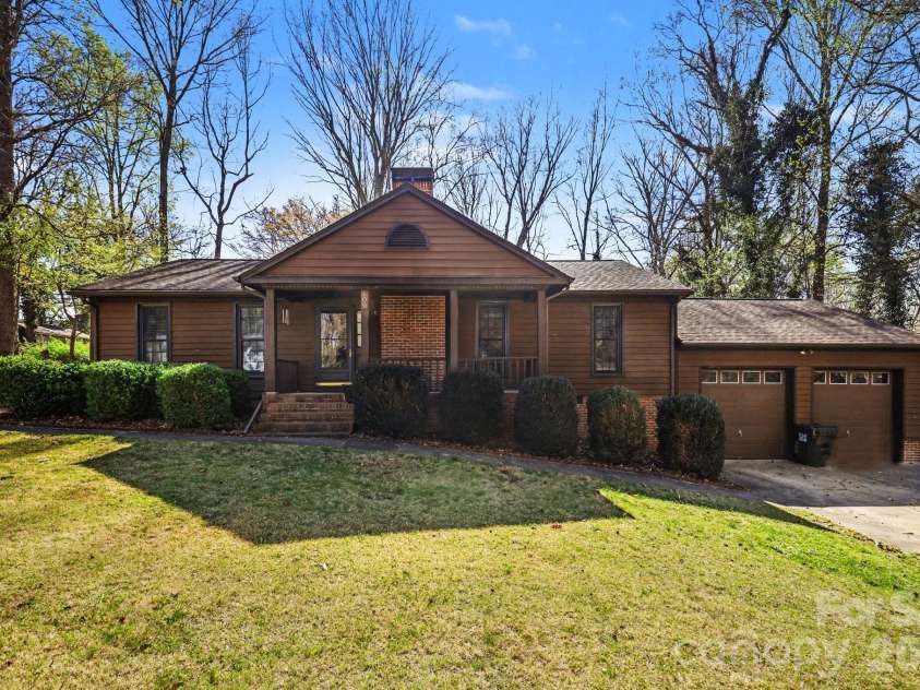 109 Old Bridge Court, Gastonia, NC 28056.  MLS# CAR4355265, YatesRealty ID 9065. 