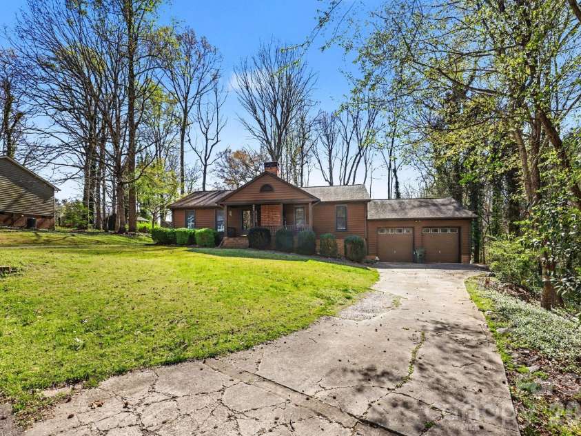 109 Old Bridge Court, Gastonia, NC 28056.  MLS# CAR4355265, YatesRealty ID 9065. 