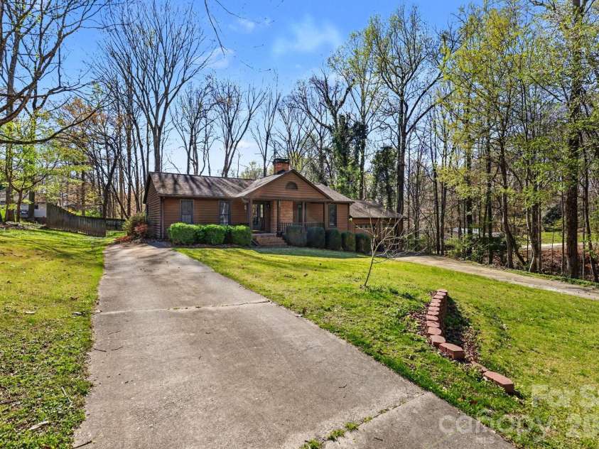 109 Old Bridge Court, Gastonia, NC 28056.  MLS# CAR4355265, YatesRealty ID 9065. 
