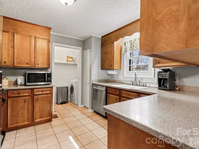 109 Old Bridge Court, Gastonia, NC 28056.  MLS# CAR4355265, YatesRealty ID 9065. 