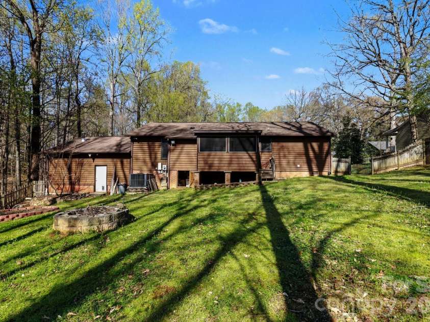 109 Old Bridge Court, Gastonia, NC 28056.  MLS# CAR4355265, YatesRealty ID 9065. 