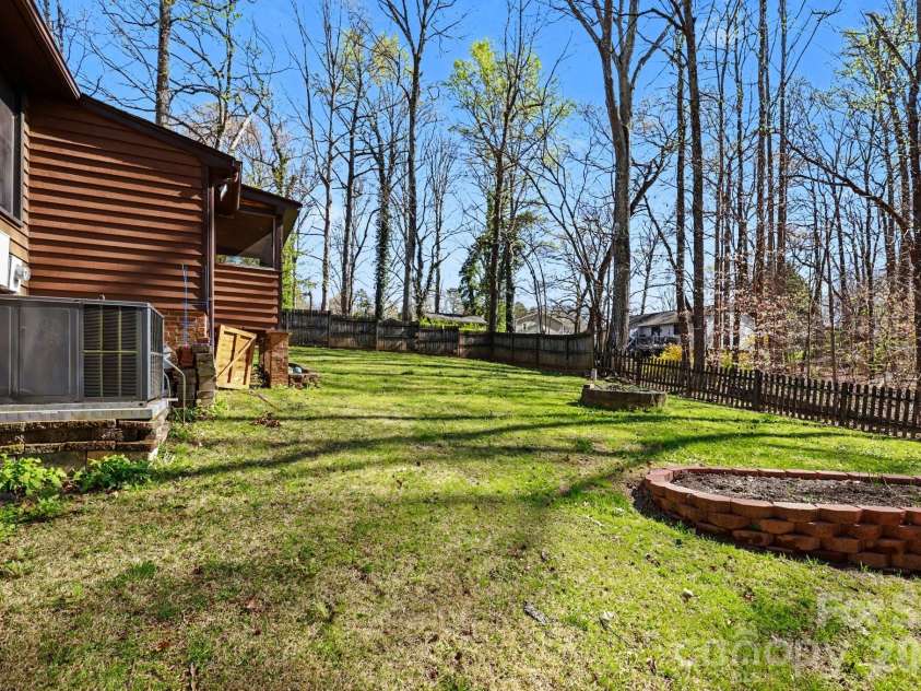 109 Old Bridge Court, Gastonia, NC 28056.  MLS# CAR4355265, YatesRealty ID 9065. 