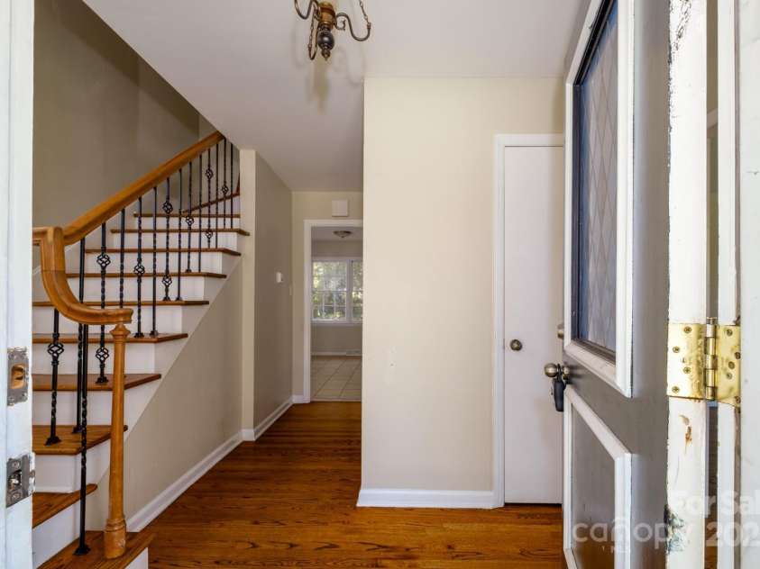 1018 Carysbrook Lane, Charlotte, NC 28217.  MLS# CAR4195421, YatesRealty ID 9066. 