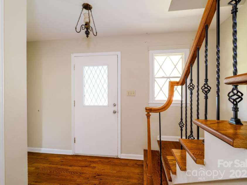 1018 Carysbrook Lane, Charlotte, NC 28217.  MLS# CAR4195421, YatesRealty ID 9066. 