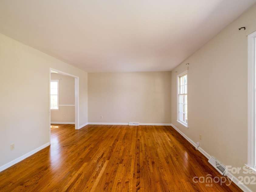 1018 Carysbrook Lane, Charlotte, NC 28217.  MLS# CAR4195421, YatesRealty ID 9066. 