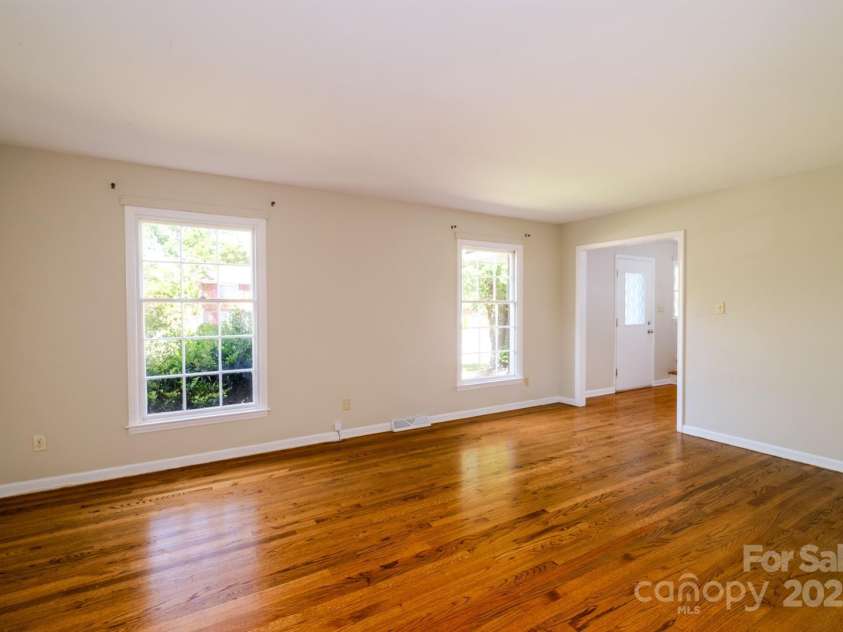 1018 Carysbrook Lane, Charlotte, NC 28217.  MLS# CAR4195421, YatesRealty ID 9066. 