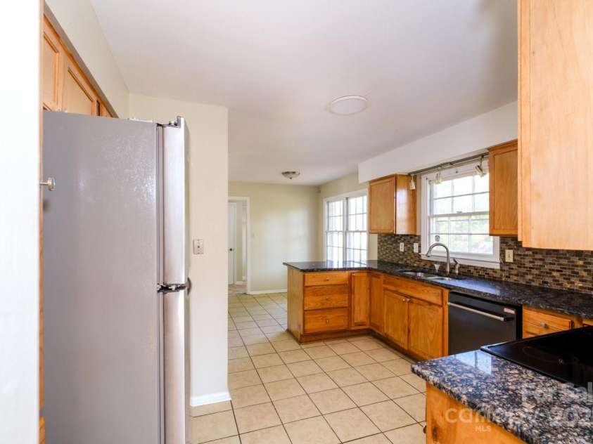 1018 Carysbrook Lane, Charlotte, NC 28217.  MLS# CAR4195421, YatesRealty ID 9066. 