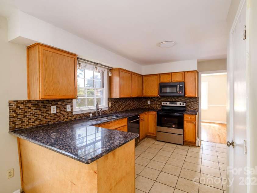 1018 Carysbrook Lane, Charlotte, NC 28217.  MLS# CAR4195421, YatesRealty ID 9066. 