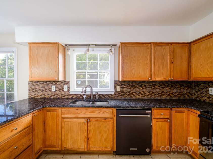 1018 Carysbrook Lane, Charlotte, NC 28217.  MLS# CAR4195421, YatesRealty ID 9066. 