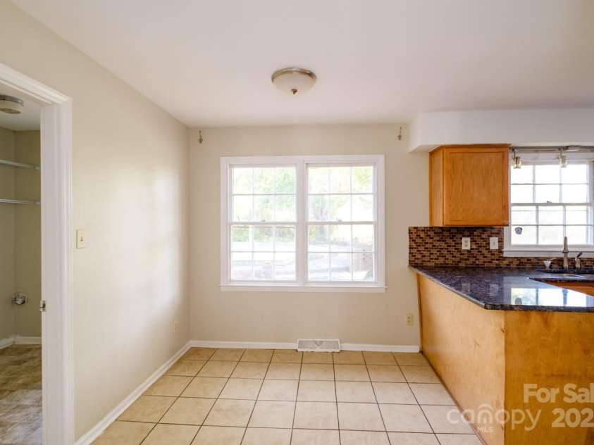 1018 Carysbrook Lane, Charlotte, NC 28217.  MLS# CAR4195421, YatesRealty ID 9066. 