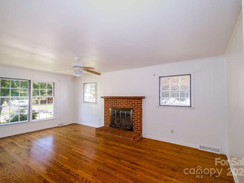 1018 Carysbrook Lane, Charlotte, NC 28217.  MLS# CAR4195421, YatesRealty ID 9066. 