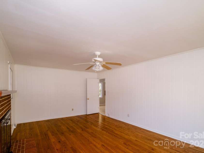 1018 Carysbrook Lane, Charlotte, NC 28217.  MLS# CAR4195421, YatesRealty ID 9066. 