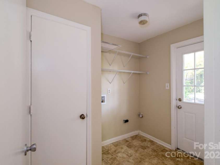 1018 Carysbrook Lane, Charlotte, NC 28217.  MLS# CAR4195421, YatesRealty ID 9066. 