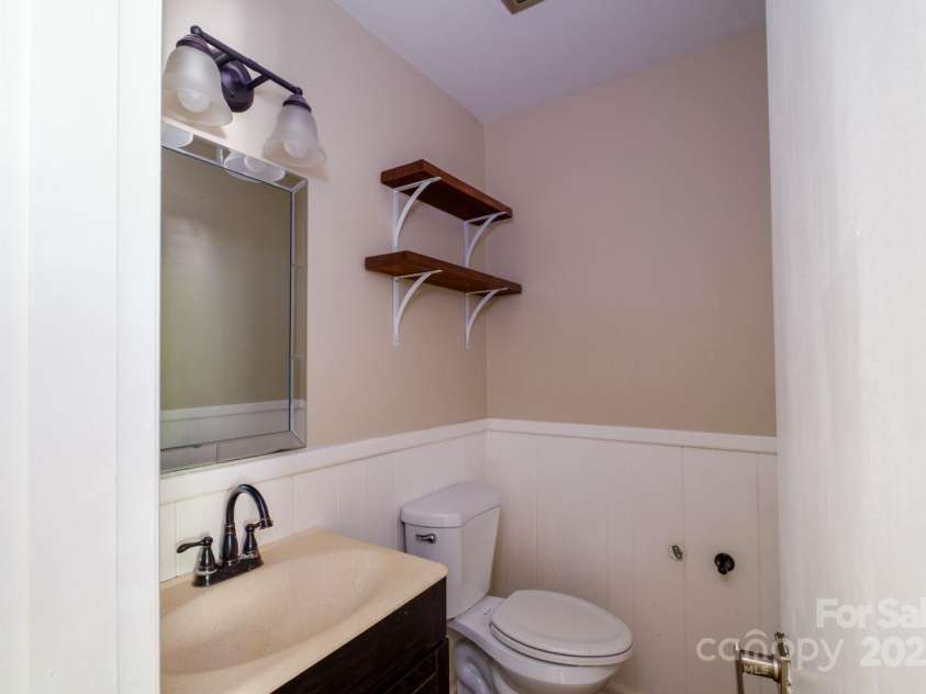 1018 Carysbrook Lane, Charlotte, NC 28217.  MLS# CAR4195421, YatesRealty ID 9066. 