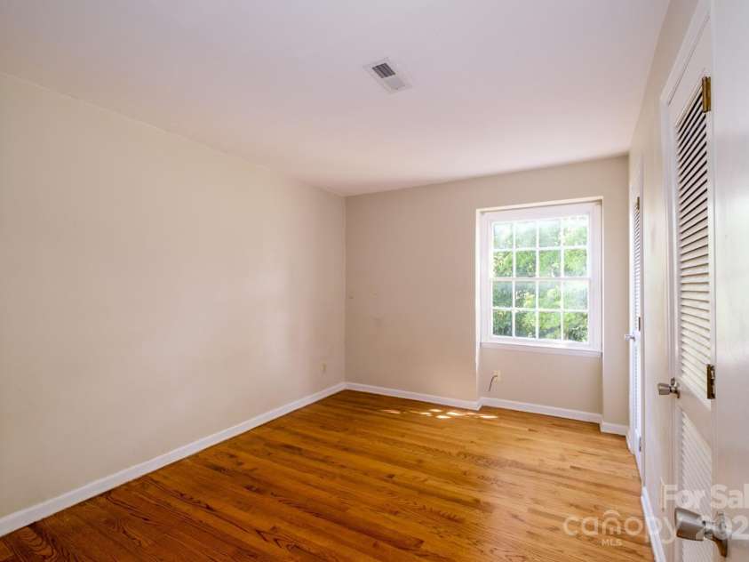 1018 Carysbrook Lane, Charlotte, NC 28217.  MLS# CAR4195421, YatesRealty ID 9066. 