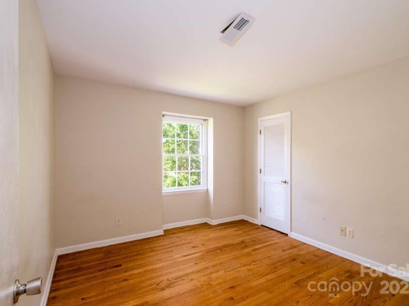1018 Carysbrook Lane, Charlotte, NC 28217.  MLS# CAR4195421, YatesRealty ID 9066. 