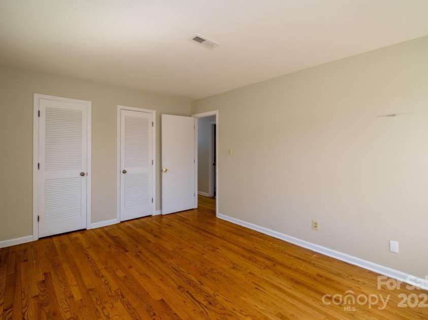1018 Carysbrook Lane, Charlotte, NC 28217.  MLS# CAR4195421, YatesRealty ID 9066. 
