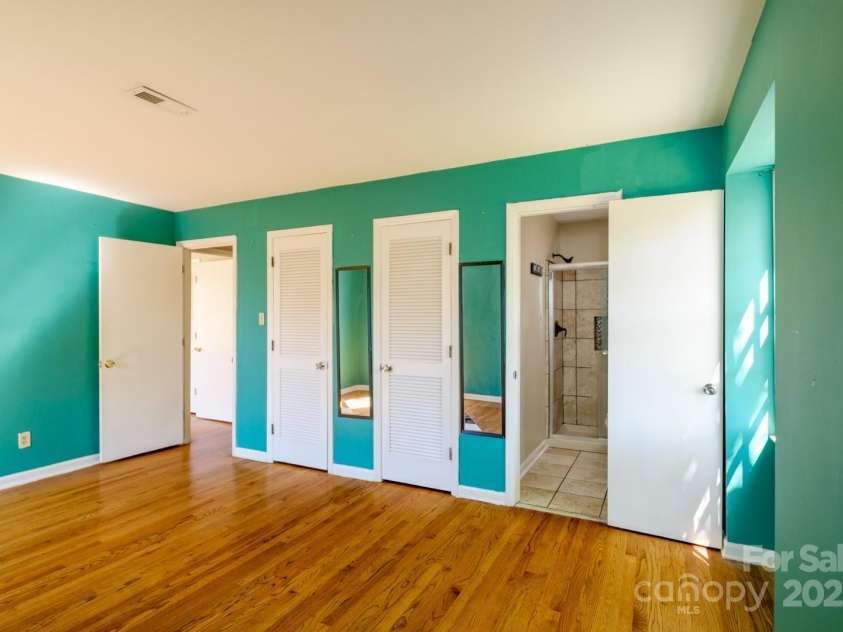 1018 Carysbrook Lane, Charlotte, NC 28217.  MLS# CAR4195421, YatesRealty ID 9066. 