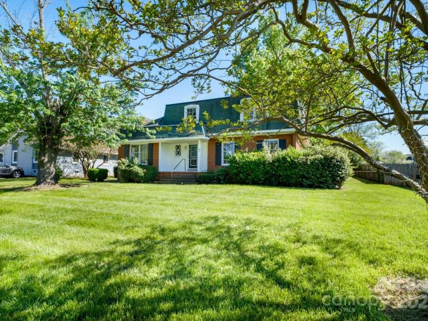 1018 Carysbrook Lane, Charlotte, NC 28217.  MLS# CAR4195421, YatesRealty ID 9066. 