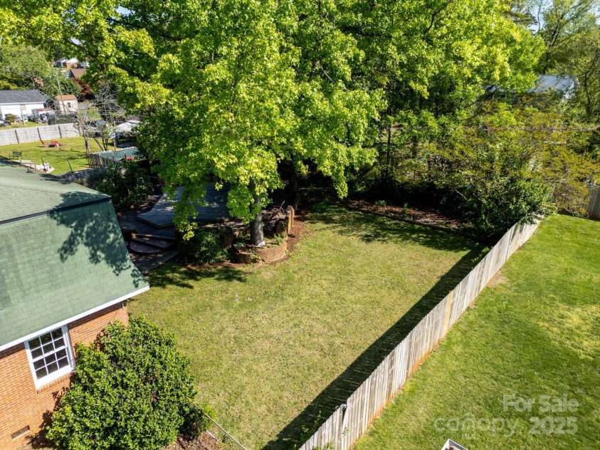 1018 Carysbrook Lane, Charlotte, NC 28217.  MLS# CAR4195421, YatesRealty ID 9066. 