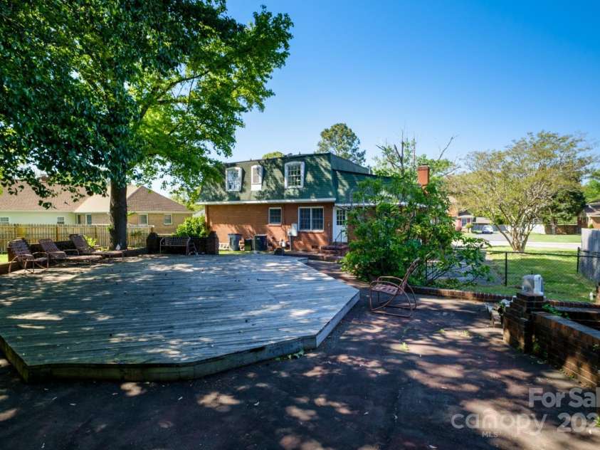 1018 Carysbrook Lane, Charlotte, NC 28217.  MLS# CAR4195421, YatesRealty ID 9066. 