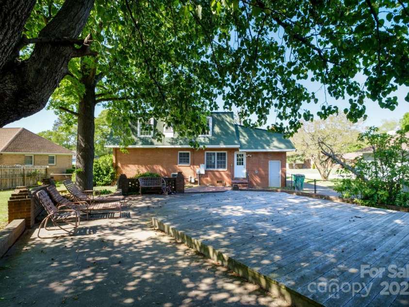 1018 Carysbrook Lane, Charlotte, NC 28217.  MLS# CAR4195421, YatesRealty ID 9066. 