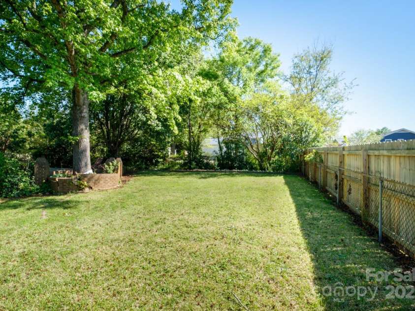 1018 Carysbrook Lane, Charlotte, NC 28217.  MLS# CAR4195421, YatesRealty ID 9066. 