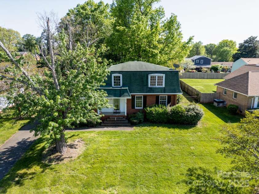 1018 Carysbrook Lane, Charlotte, NC 28217.  MLS# CAR4195421, YatesRealty ID 9066. 