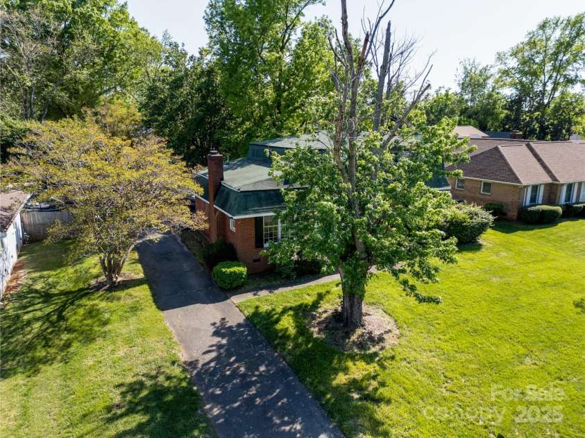 1018 Carysbrook Lane, Charlotte, NC 28217.  MLS# CAR4195421, YatesRealty ID 9066. 