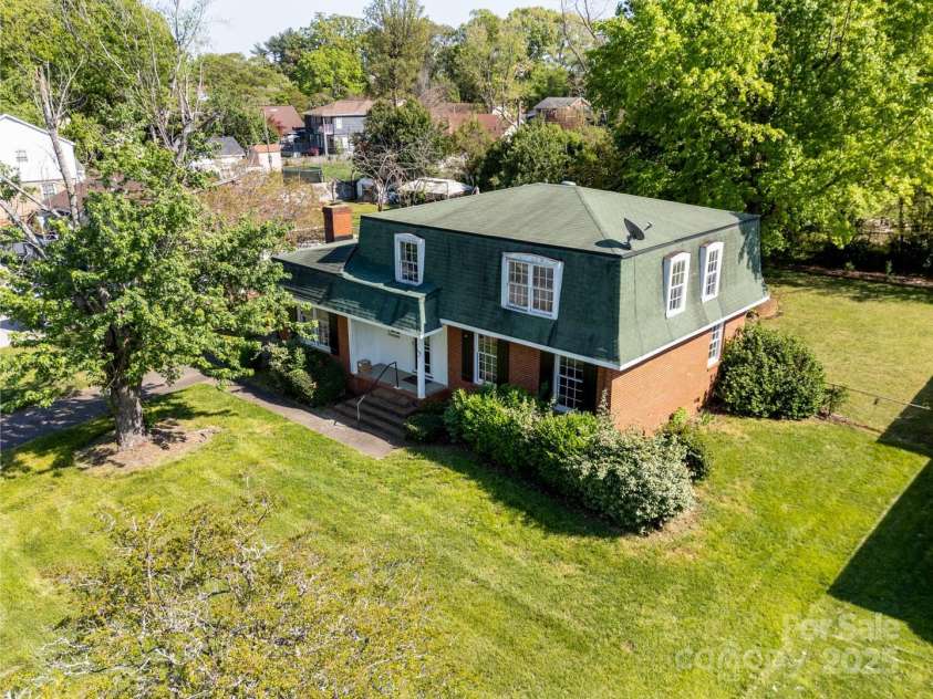 1018 Carysbrook Lane, Charlotte, NC 28217.  MLS# CAR4195421, YatesRealty ID 9066. 