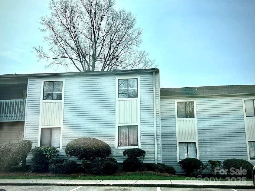 10933 Harrowfield Road, Charlotte, NC 28226.  MLS# CAR4219450, YatesRealty ID 9068. 