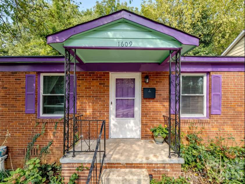 1609 Taylor Avenue, Charlotte, NC 28216.  MLS# CAR4362734, YatesRealty ID 9068. 