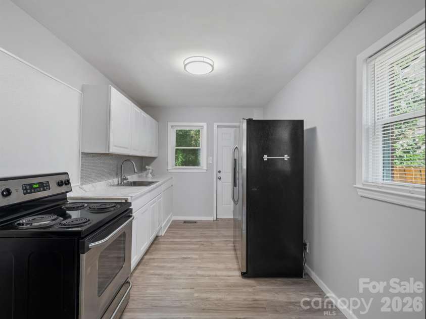 1609 Taylor Avenue, Charlotte, NC 28216.  MLS# CAR4362734, YatesRealty ID 9068. 