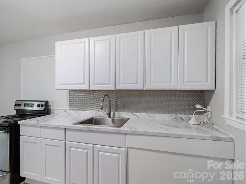 1609 Taylor Avenue, Charlotte, NC 28216.  MLS# CAR4362734, YatesRealty ID 9068. 